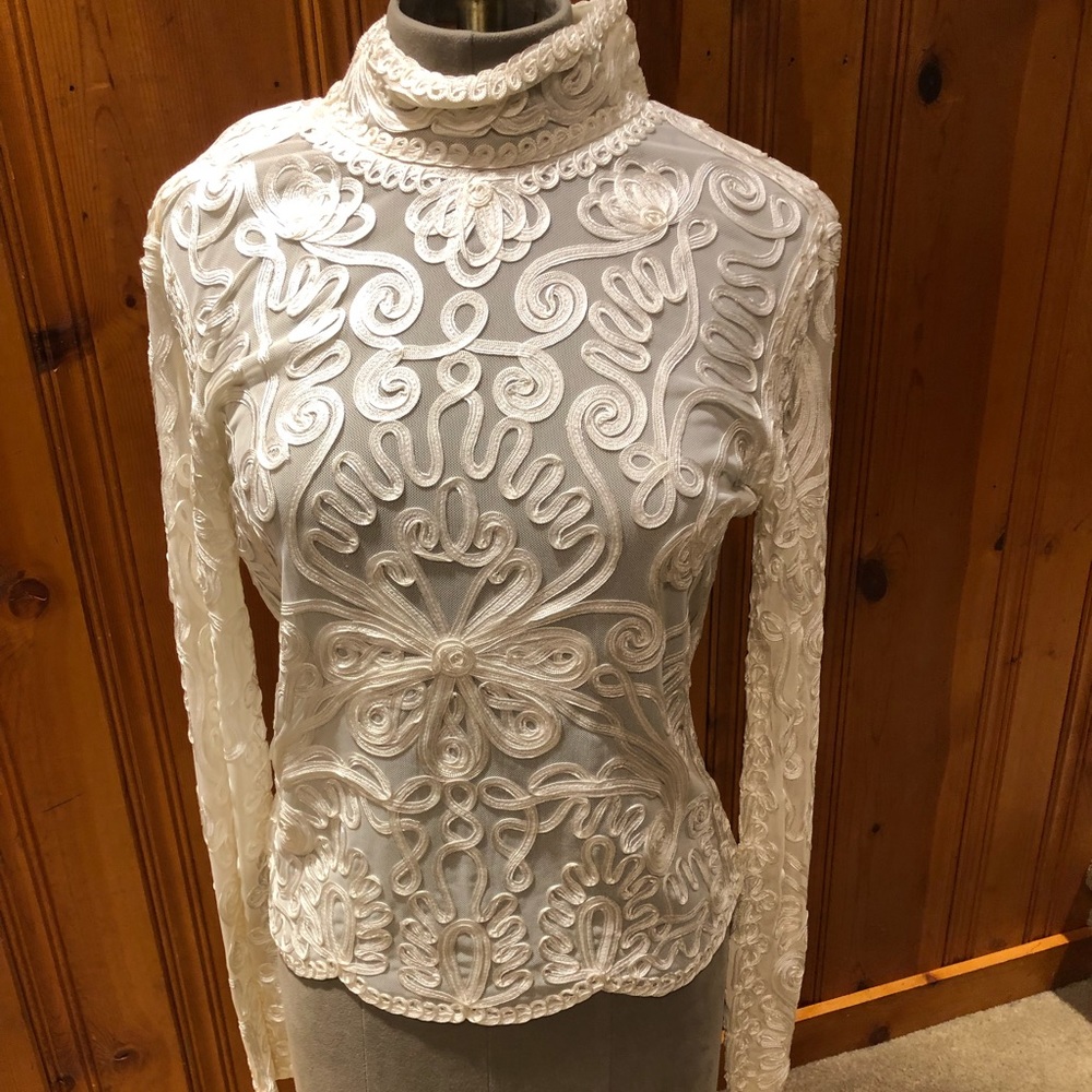 Cache lace top